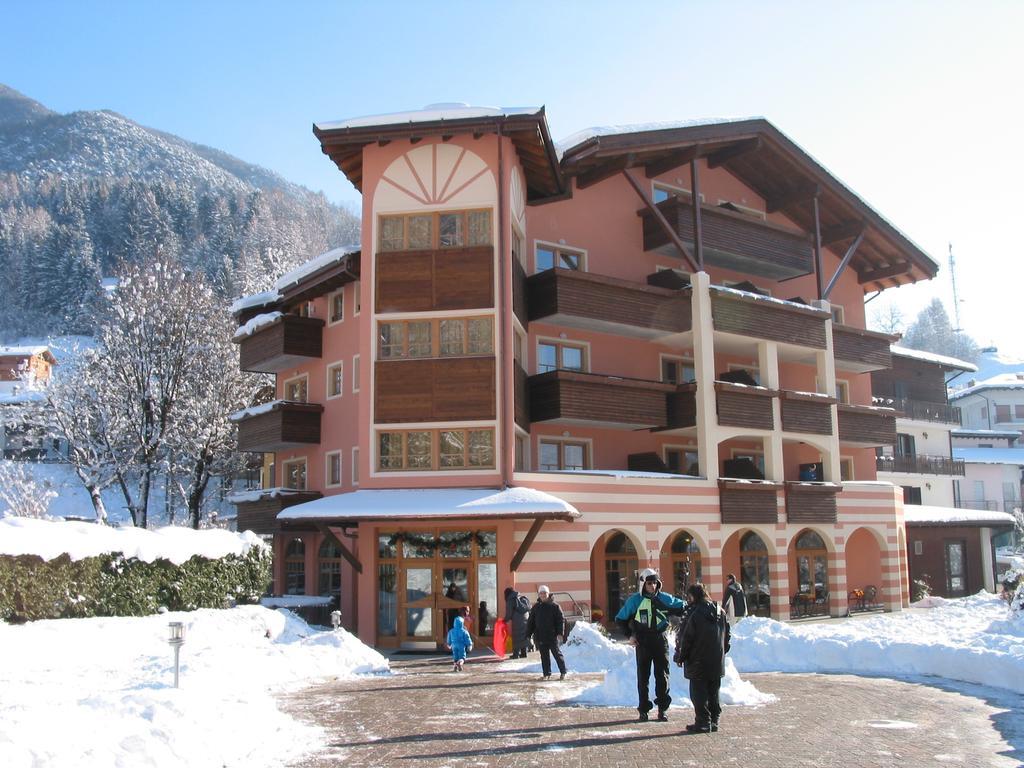 Family Hotel Adriana Bezzecca Esterno foto