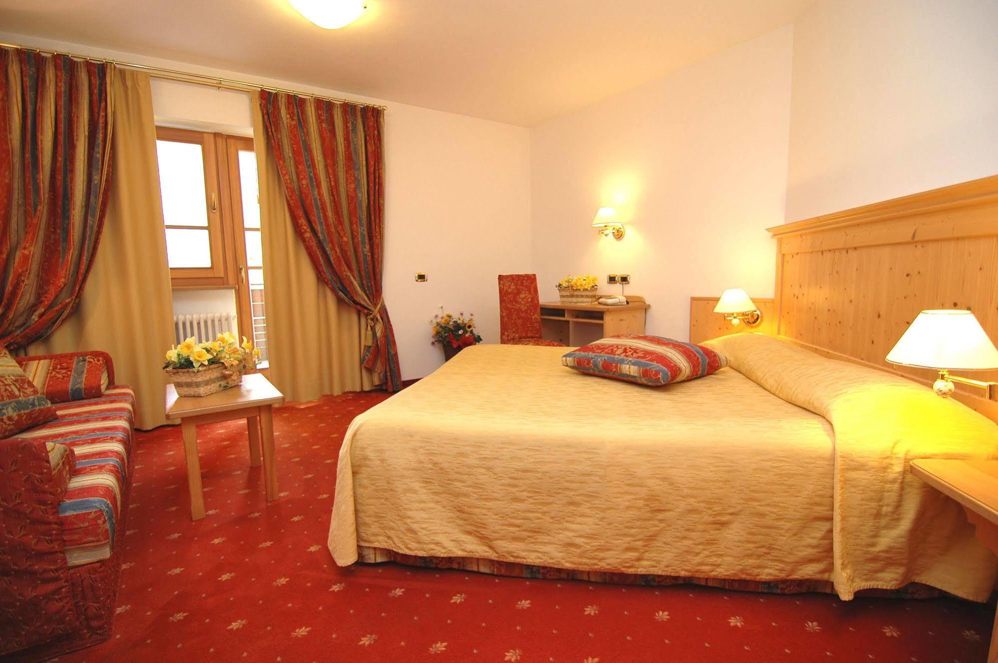 Family Hotel Adriana Bezzecca Esterno foto