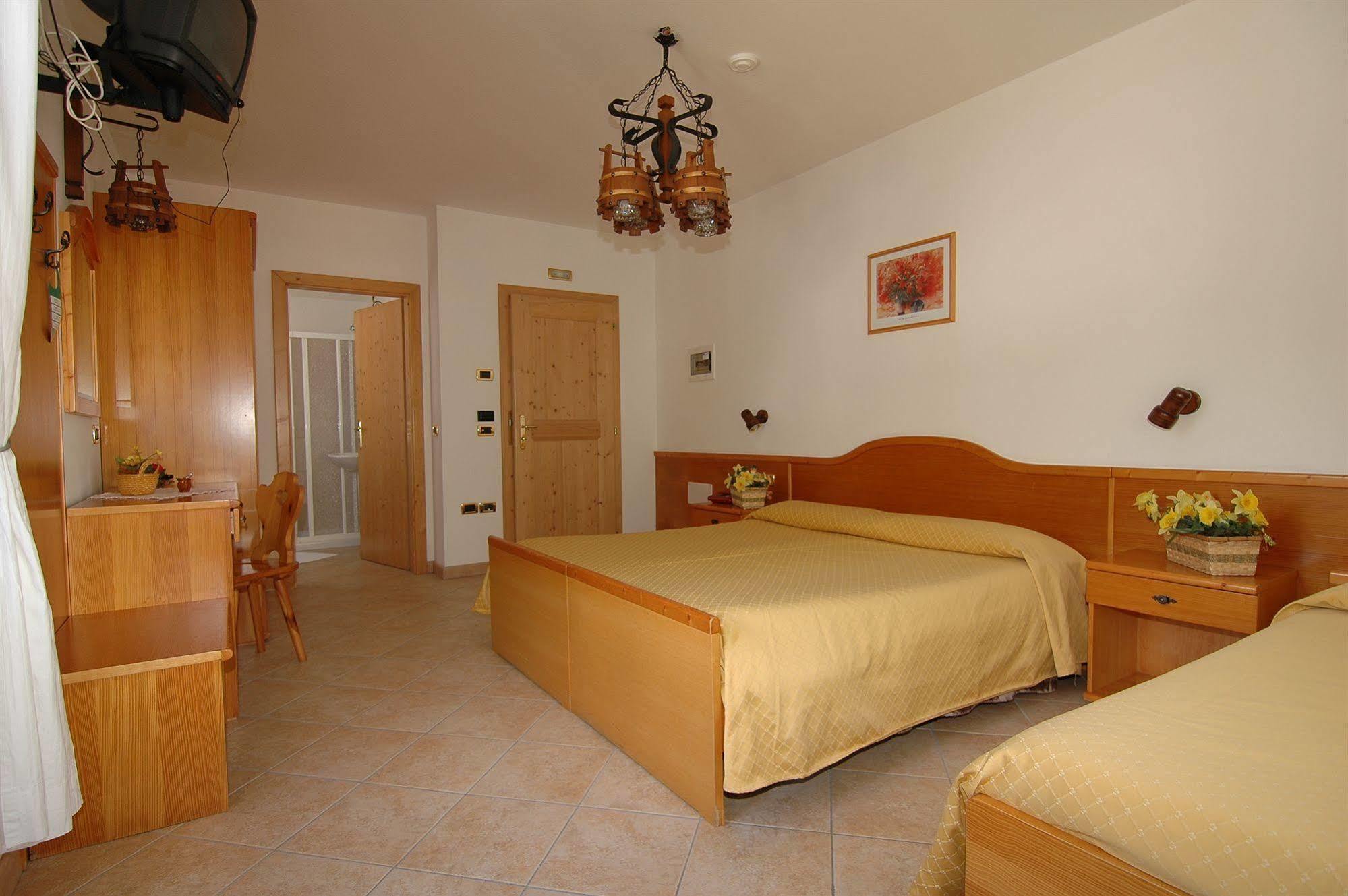 Family Hotel Adriana Bezzecca Esterno foto